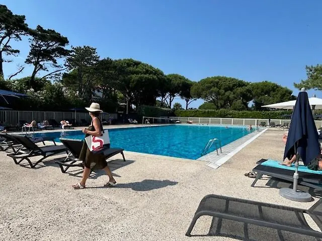 Apartman Chiberta 3 Etoiles Climatise Piscine & Golf *