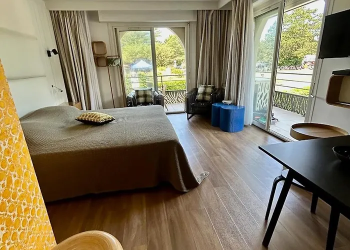 Chiberta 3 Etoiles Climatise Piscine & Golf * Англе